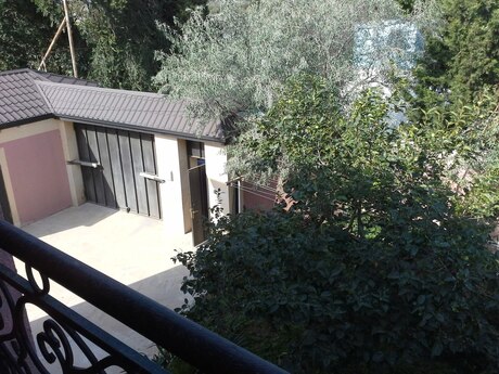 6 otaqlı həyət evi/bağ evi - Buzovna q. - 420 m²