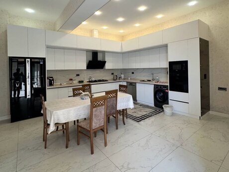 8 otaqlı həyət evi/bağ evi - Mərdəkan q. - 500 m²