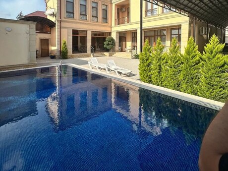 8 otaqlı həyət evi/bağ evi - Mərdəkan q. - 500 m²