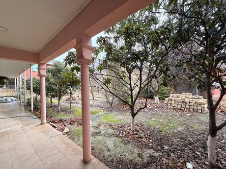 5 otaqlı həyət evi/bağ evi - Novxanı q. - 300 m²