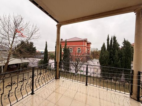 5 otaqlı həyət evi/bağ evi - Novxanı q. - 300 m²