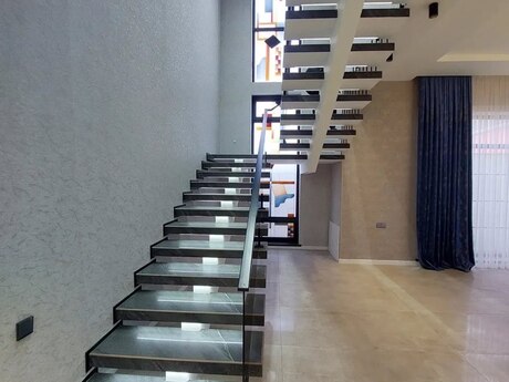 5 otaqlı həyət evi/bağ evi - Mərdəkan q. - 400 m²
