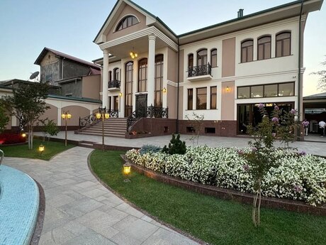 5 otaqlı həyət evi/bağ evi - Şüvəlan q. - 350 m²