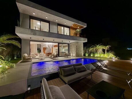 5 otaqlı həyət evi/bağ evi - Şüvəlan q. - 300 m²
