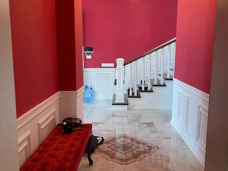 5 otaqlı həyət evi/bağ evi - Novxanı q. - 270 m²