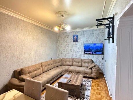 2 otaqlı köhnə tikili - 8-ci mikrorayon q. - 65 m²