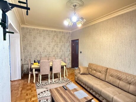 2 otaqlı köhnə tikili - 8-ci mikrorayon q. - 65 m²