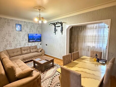 2 otaqlı köhnə tikili - 8-ci mikrorayon q. - 65 m²