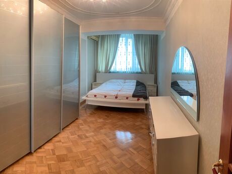 3-room apartment for rent, 125 m², Sahil: 1 400 ₼/mo 4