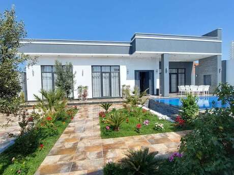 4 otaqlı həyət evi/bağ evi - Mərdəkan q. - 240 m²