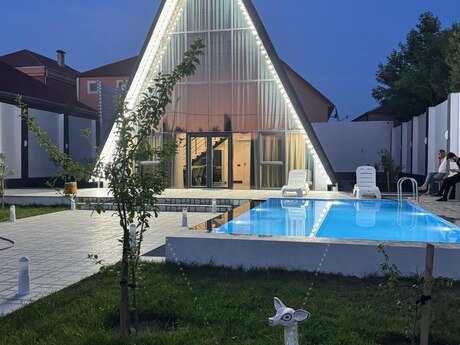 4 otaqlı həyət evi/bağ evi - Şüvəlan q. - 160 m²