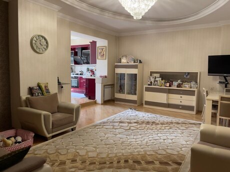 Объявление №5823654 - Баку, м. Ичеришехер, 3-комн., 90 м², 3/5 этаж