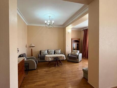 6-комн. вторичка - м. Элмляр Академиясы - 190 м²