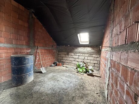 6 otaqlı həyət evi/bağ evi - Şüvəlan q. - 320 m²