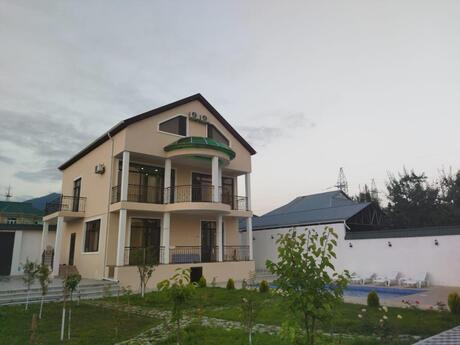 8 otaqlı həyət evi/bağ evi - Qəbələ - 330 m²