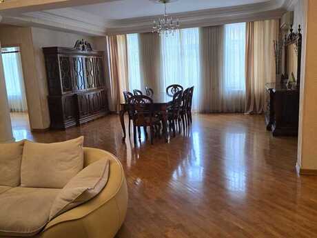 4 otaqlı köhnə tikili - 28 May m. - 250 m²