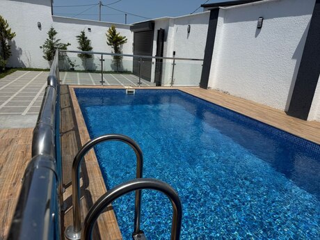 4 otaqlı həyət evi/bağ evi - Mərdəkan q. - 200 m²