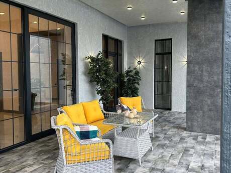 4 otaqlı həyət evi/bağ evi - Mərdəkan q. - 240 m²