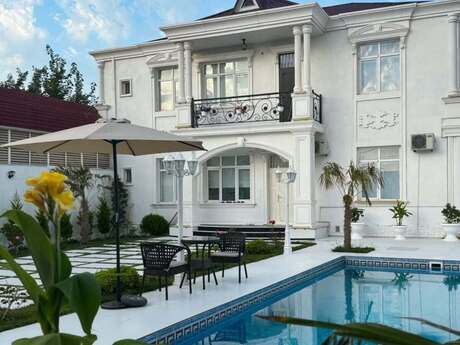 5 otaqlı həyət evi/bağ evi - Buzovna q. - 400 m²