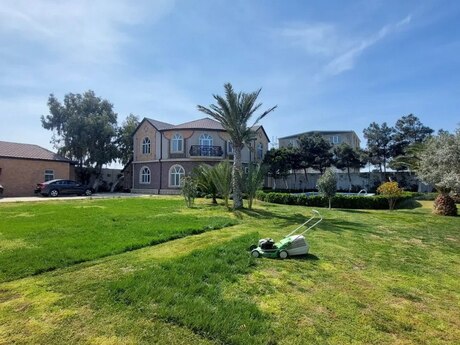 5 otaqlı həyət evi/bağ evi - Şüvəlan q. - 400 m²