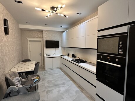 4 otaqlı mənzil, 170 m², Nəsimi: 560 000 ₼ 2