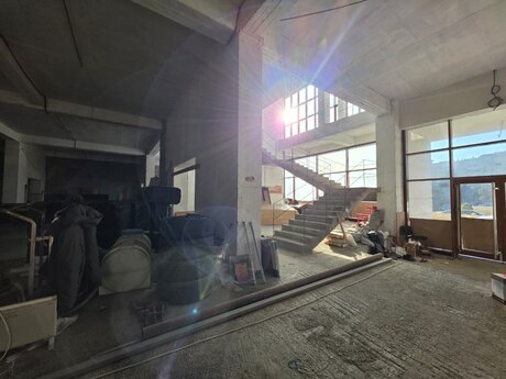 Obyekt - Şah İsmayıl Xətai m. - 2200 m²
