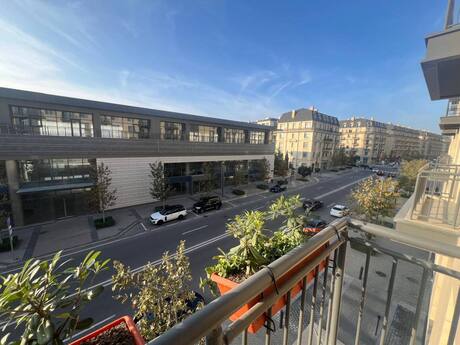 Elan №5827298 - Bakı, Ağ şəhər q., 4 otaqlı, 200 m², 4/7 mərtəbə