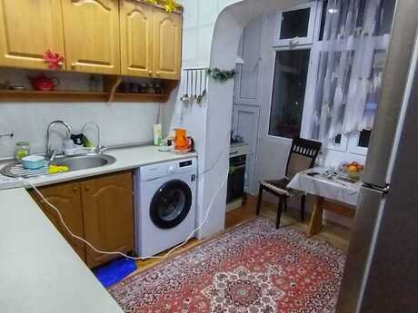 5 otaqlı köhnə tikili - Yeni Günəşli q. - 118 m²