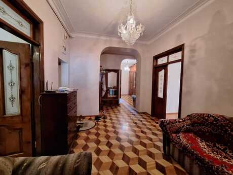 4 otaqlı köhnə tikili - Nəriman Nərimanov m. - 200 m²