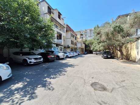 4 otaqlı köhnə tikili - Nəriman Nərimanov m. - 200 m²