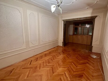 2 otaqlı köhnə tikili - Azadlıq Prospekti m. - 65 m²