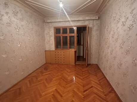2 otaqlı köhnə tikili - Azadlıq Prospekti m. - 65 m²