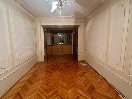 2 otaqlı köhnə tikili - Azadlıq Prospekti m. - 65 m²