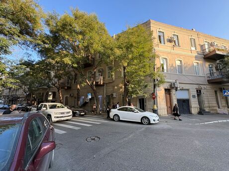 3 otaqlı köhnə tikili - İçəri Şəhər m. - 90 m²