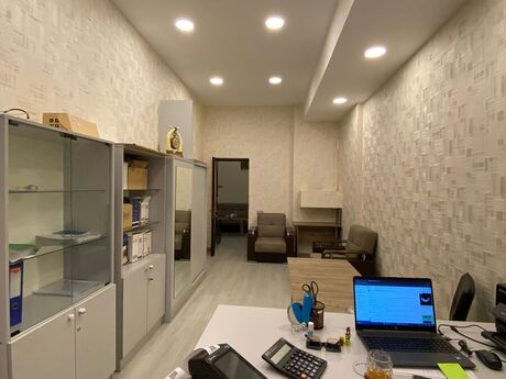 2-комн. офис - м. Элмляр Академиясы - 70.5 м²