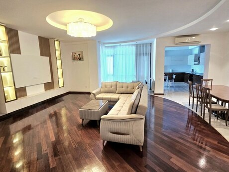 3-комн. новостройка - м. 28 мая - 155 м²