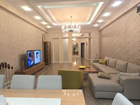 4 otaqlı yeni tikili - Elmlər Akademiyası m. - 170 m²