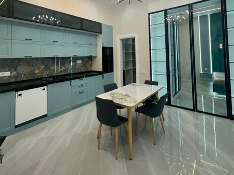 4 otaqlı həyət evi/bağ evi - Mərdəkan q. - 400 m²