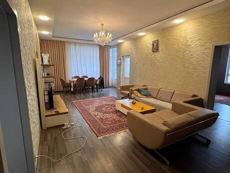 Elan №5831190 - Bakı, Yeni Yasamal q., 3 otaqlı, 136 m², 10/18 mərtəbə