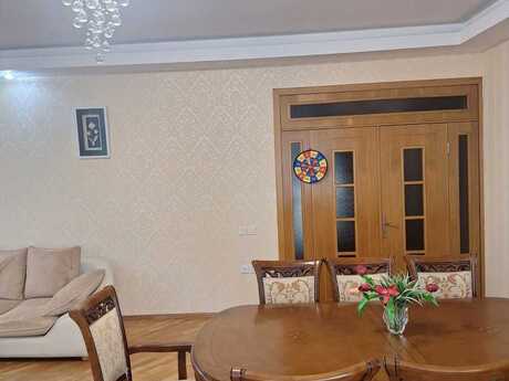8 otaqlı həyət evi/bağ evi - Görədil q. - 550 m²