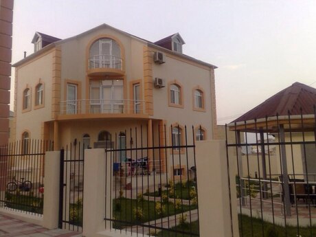 8 otaqlı həyət evi/bağ evi - Badamdar q. - 400 m²