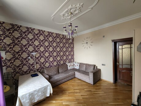 5 otaqlı həyət evi/bağ evi - Binəqədi r. - 340 m²