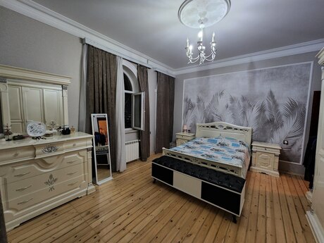 5 otaqlı həyət evi/bağ evi - Binəqədi r. - 340 m²