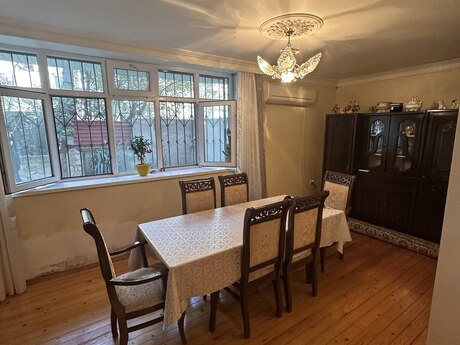 6 otaqlı köhnə tikili - İnşaatçılar m. - 150 m²