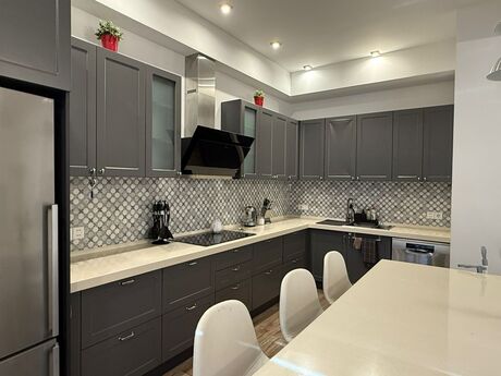 4 otaqlı yeni tikili - Ağ şəhər q. - 205 m²