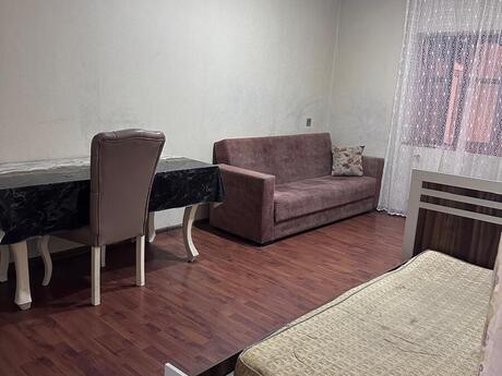 3 otaqlı köhnə tikili - 7-ci mikrorayon q. - 70 m²