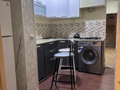 3 otaqlı köhnə tikili - 7-ci mikrorayon q. - 70 m²