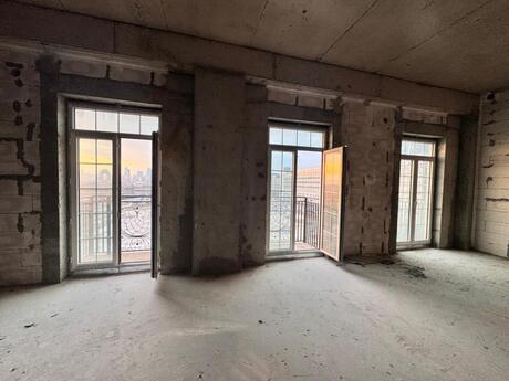 4 otaqlı yeni tikili - Ağ şəhər q. - 185 m²