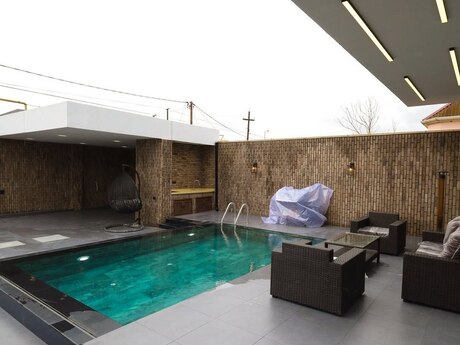 5 otaqlı həyət evi/bağ evi - Mərdəkan q. - 400 m²