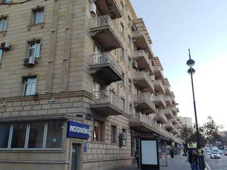 3 otaqlı köhnə tikili - Elmlər Akademiyası m. - 70 m²